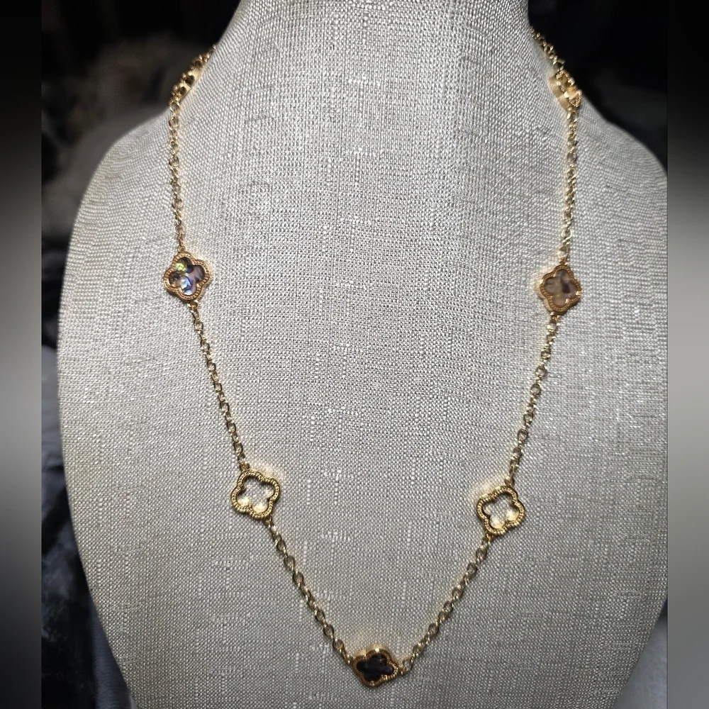 T Tahari Elegant Gold Flower Necklace 24